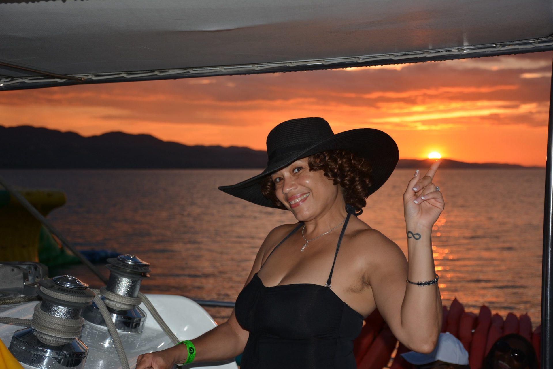 Sunset-Cruise-Sun-setting-min