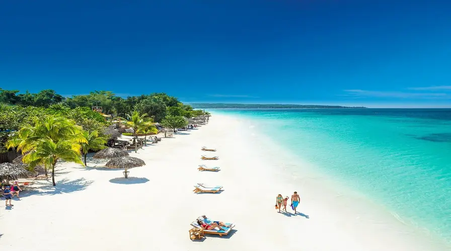 2. Relax on the Famous Seven Mile Beach