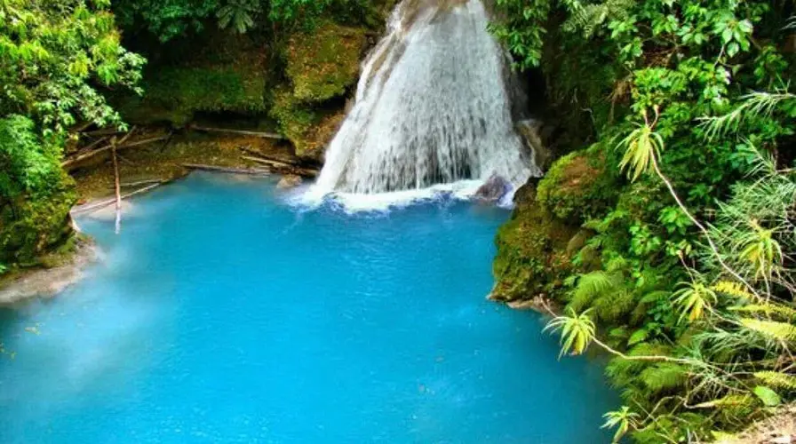4. Discover the Secluded Beauty of the Blue Hole